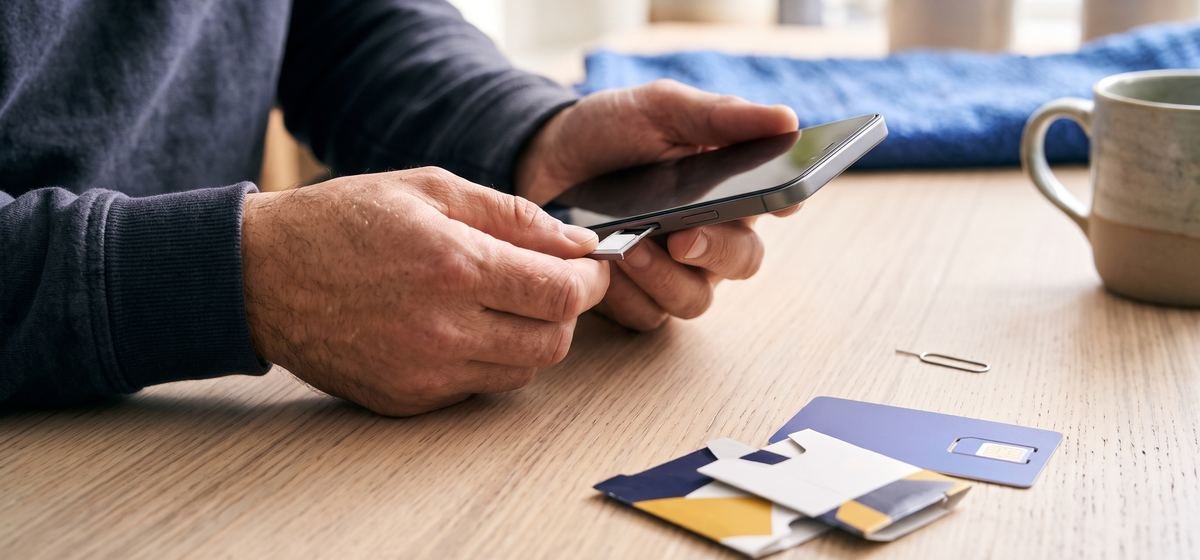Inserting a pay-as-you-go SIM card into a phone