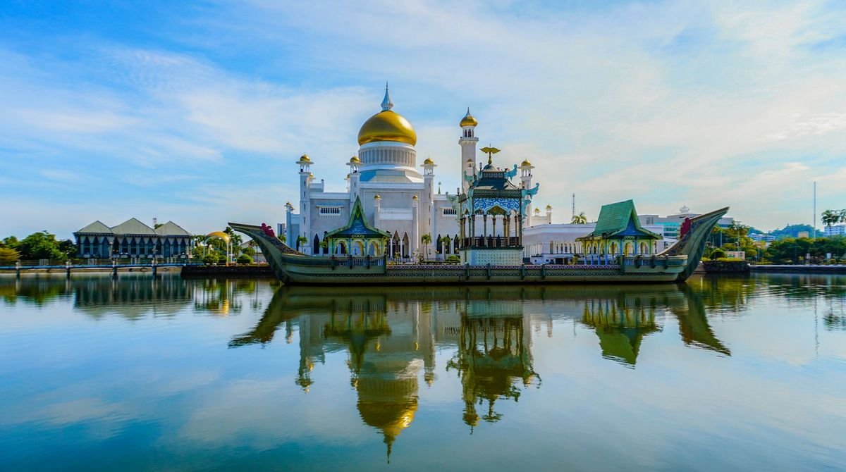 Omar Ali Saifuddien Mosque reflected in the lagoon in Bandar Seri Begawan, Brunei