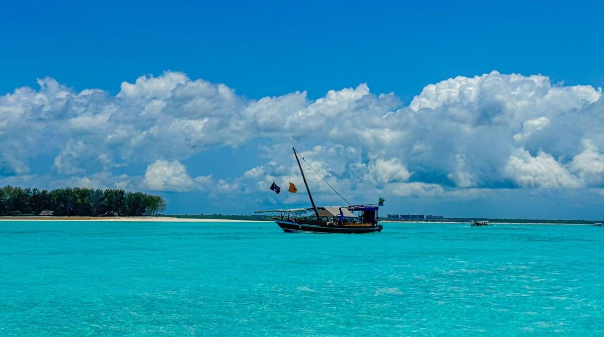 Dhow sailing boat on turquoise water off the coast of Mozambique